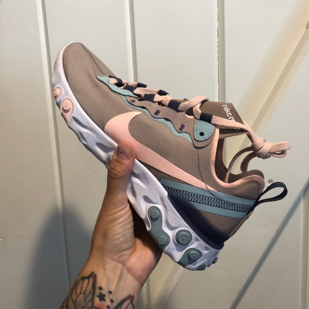NIKE REACT ELEMENT womens 6.5